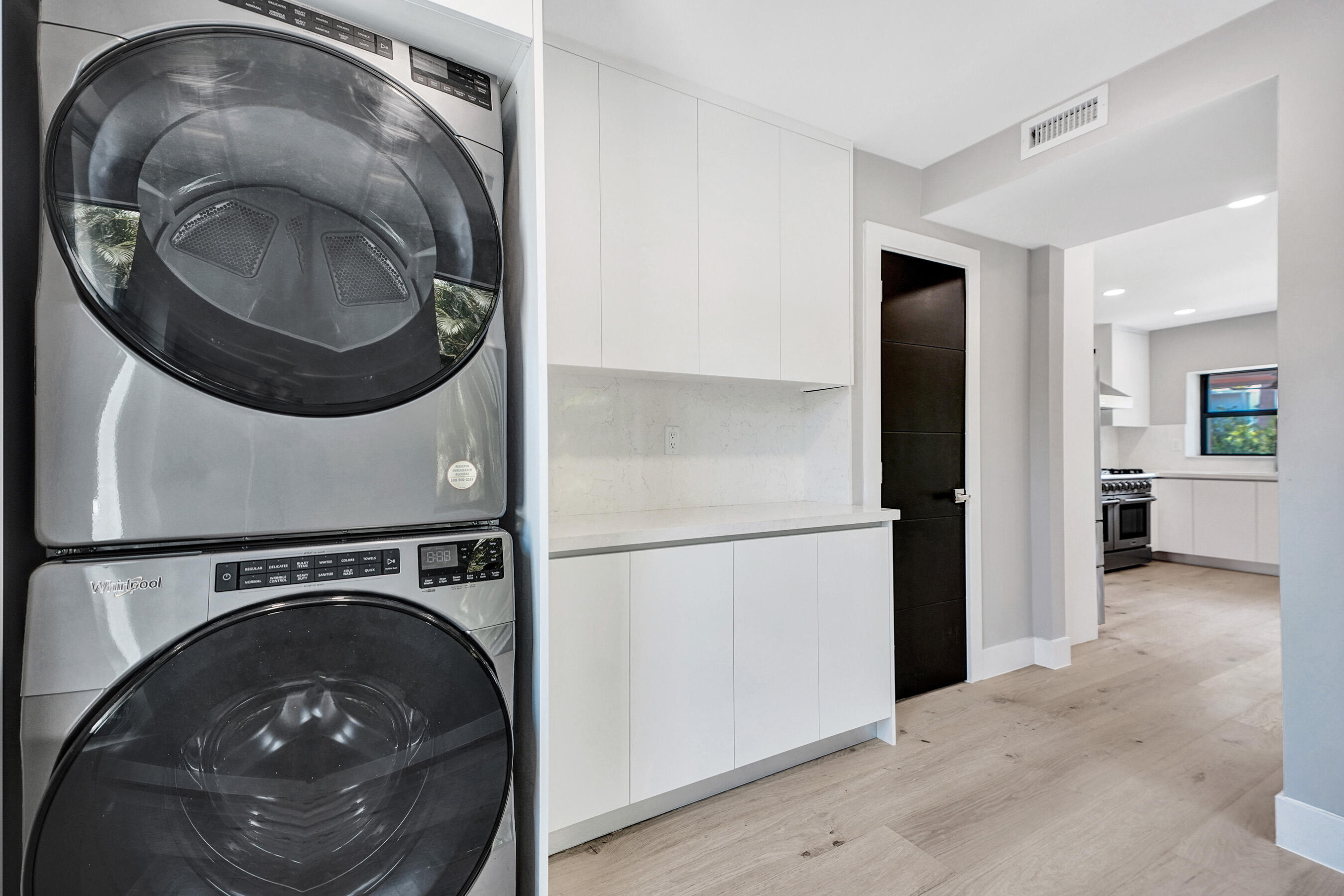 5832 Alton Road Miami Beach, FL 33140 - Photo 25 of 39 Laundry Room