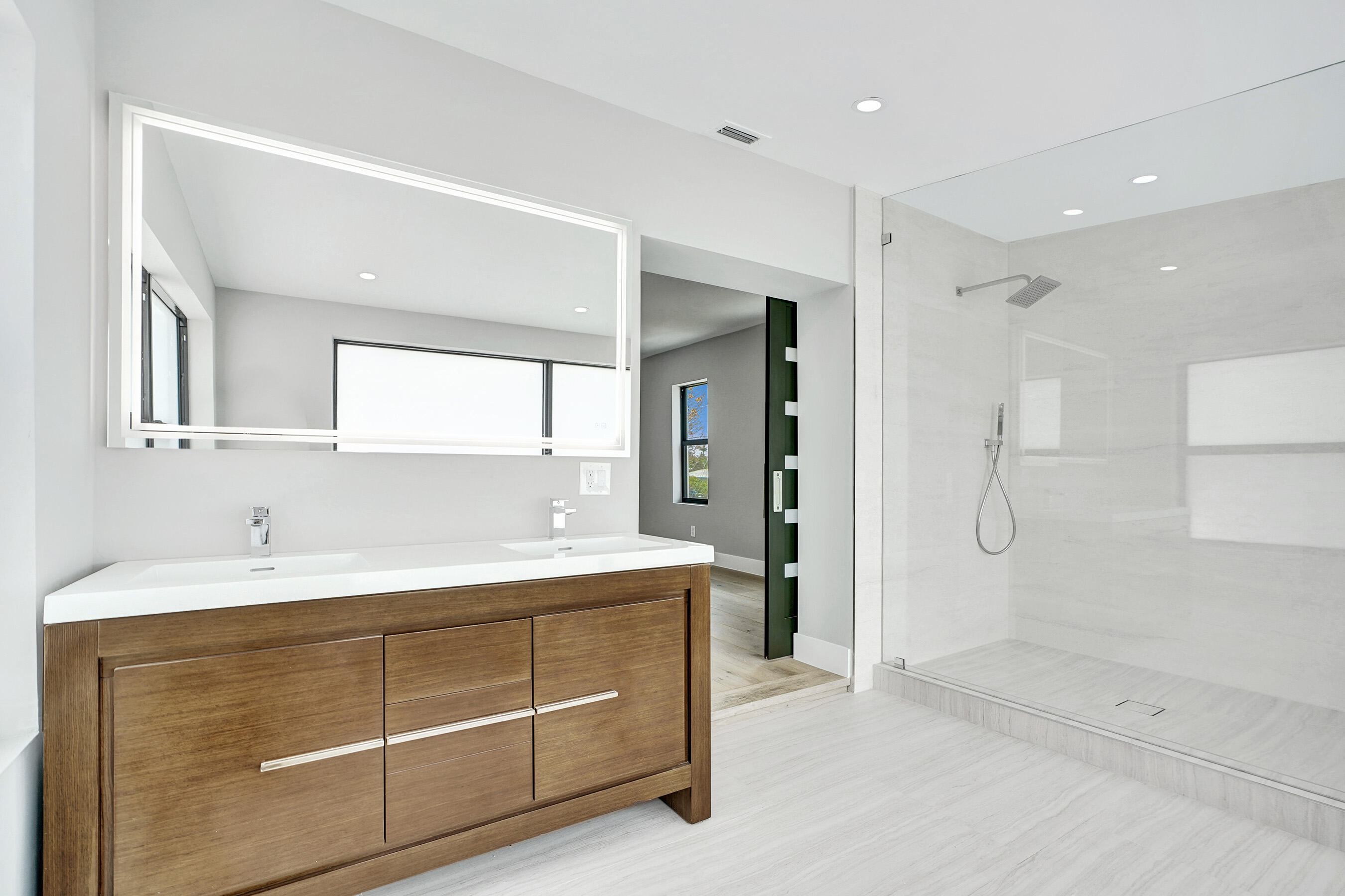 5832 Alton Road Miami Beach, FL 33140 - Photo 29 of 39 Primary EnSuite Bathroom