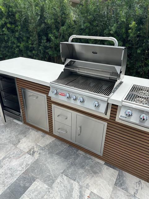 5832 Alton Road Miami Beach, FL 33140 - Photo 10 of 39 Bull Kitchen