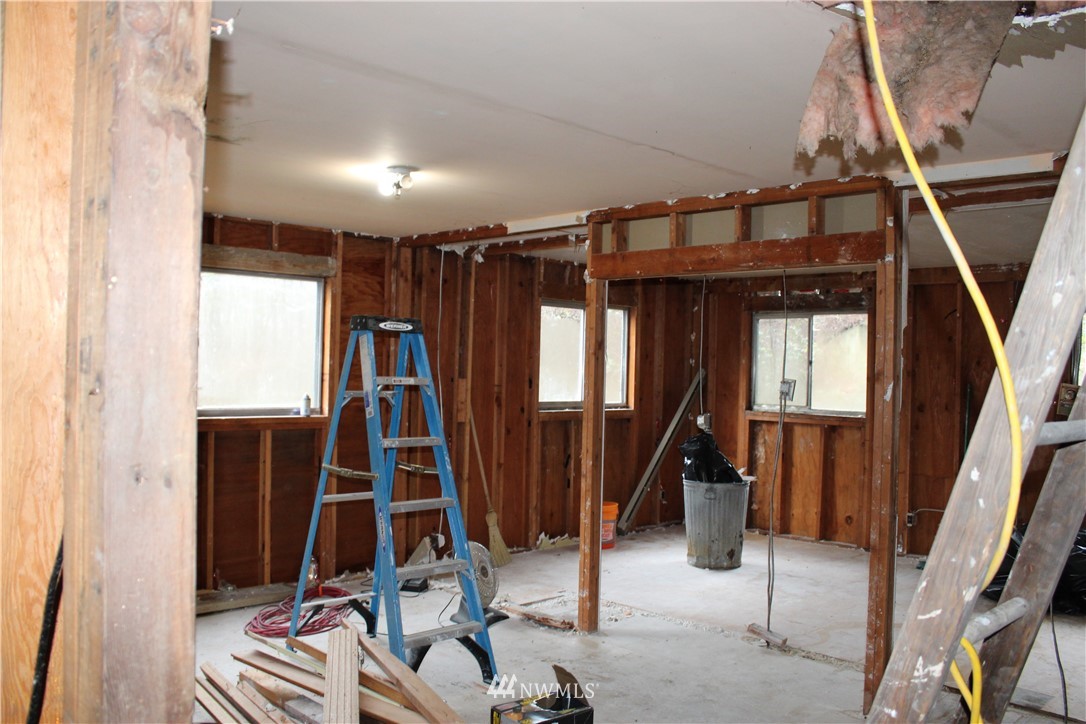 15414 Southeast Jones Road Renton, WA 98058 - Photo 12 of 29 Gallery Image 12