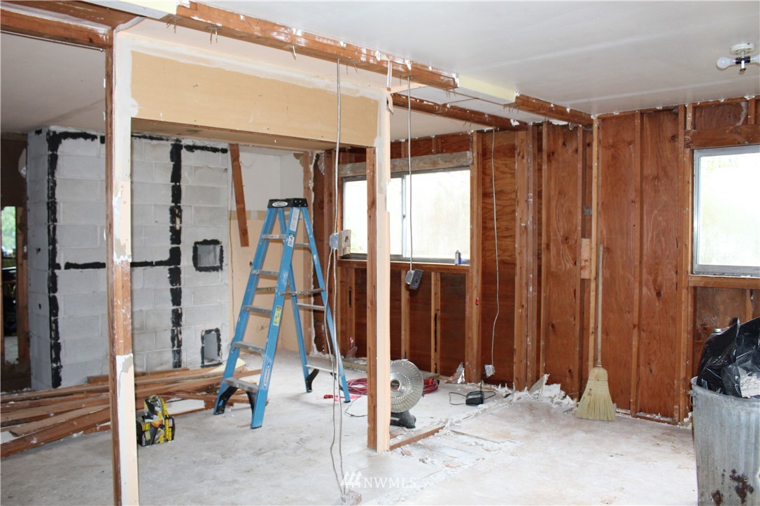 15414 Southeast Jones Road Renton, WA 98058 - Photo 17 of 29 Gallery Image 17