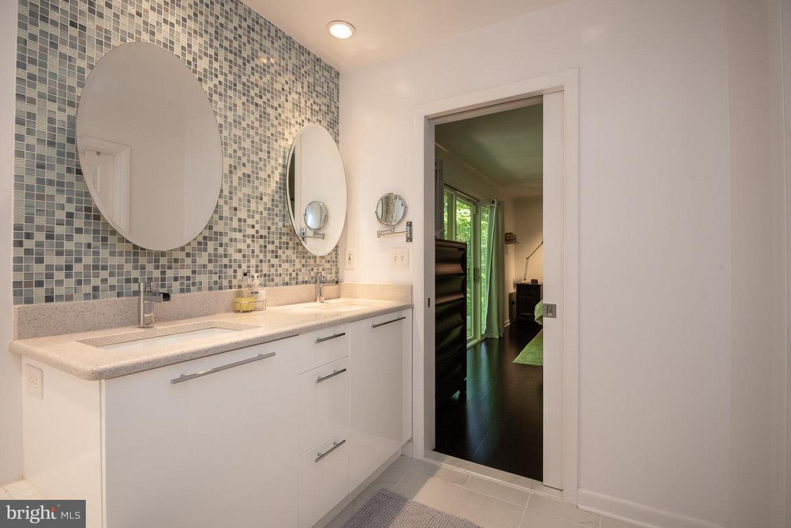 502 Epping Forest Road Annapolis, MD 21401 - Photo 18 of 76 Double sink, soaking tub and shower
