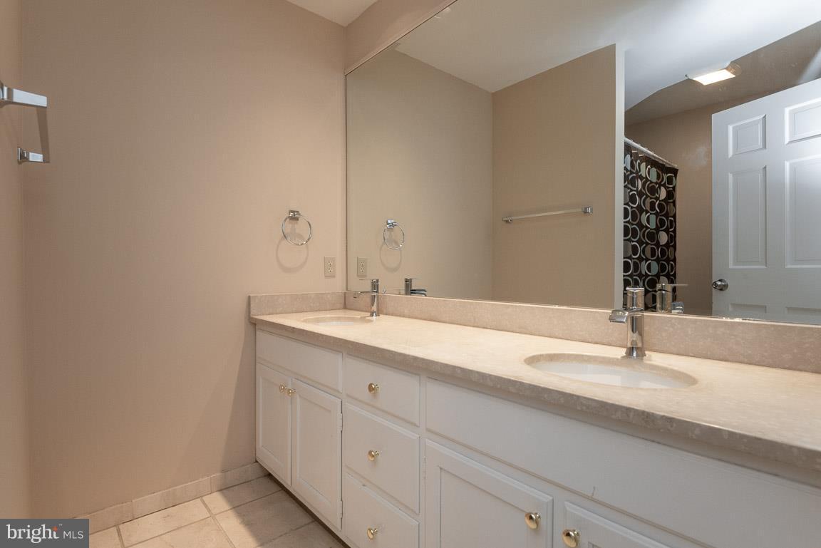 502 Epping Forest Road Annapolis, MD 21401 - Photo 21 of 76 Family bathroom on main floor