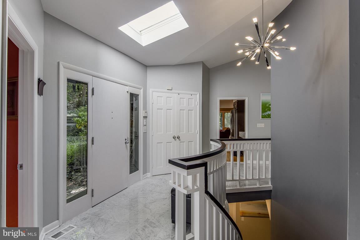 502 Epping Forest Road Annapolis, MD 21401 - Photo 23 of 76 Foyer to greet your family and friends!