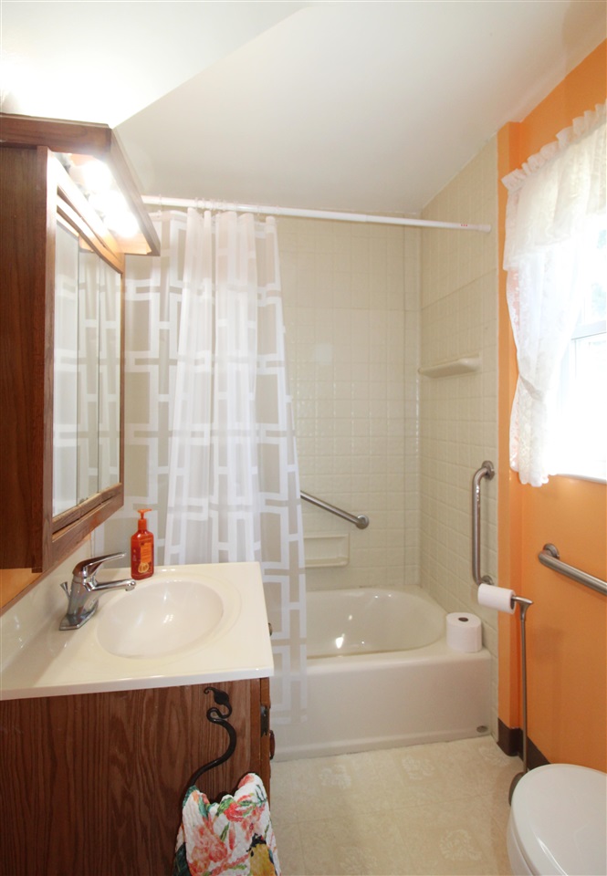 12357 West Pierson Road Flushing, MI 48433 - Photo 16 of 32 50056478-15.JPG
