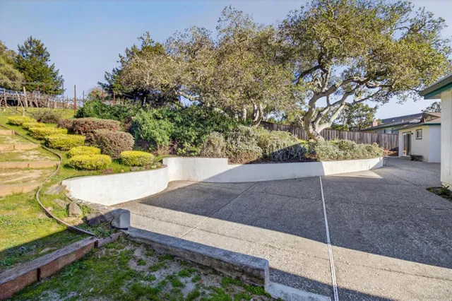 $950,000 | 9570 South Century Oak Road, Prunedale, CA 93907