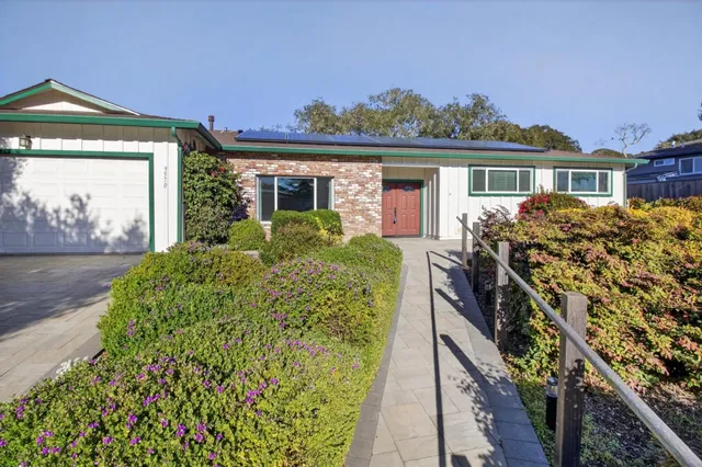 $950,000 | 9570 South Century Oak Road, Prunedale, CA 93907