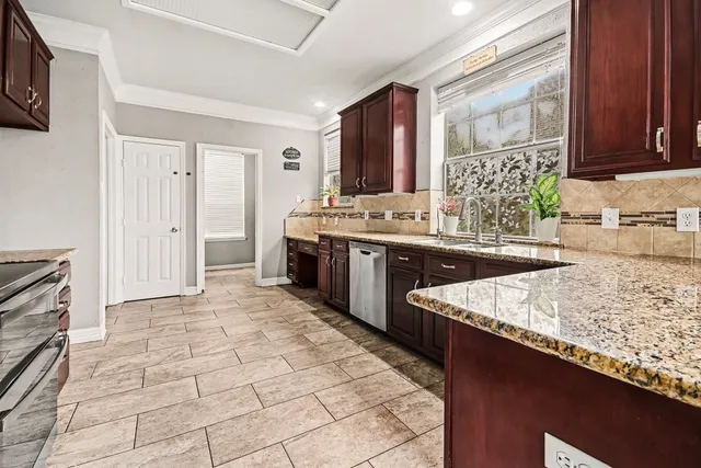 $385,000 | 54 Parsley Court, Lake Jackson, TX 77566