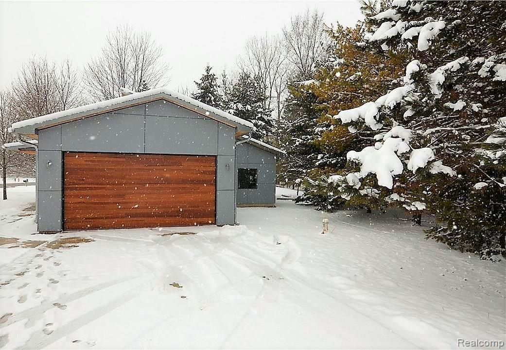 2248 South Long Lake Road Fenton, MI 48430 - Photo 17 of 22 A VARIETY OF PARKING OPTIONS