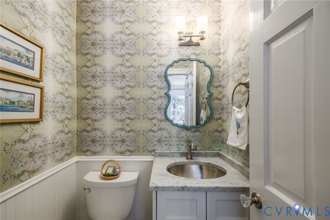 17 Bridgeway Road Richmond, VA 23226 - Photo 7 of 38 Powder Room with marble-top vanity