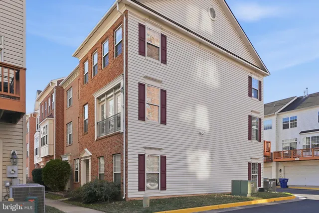 $3,700 | 2335 Huntington Station Court, Alexandria, VA 22303