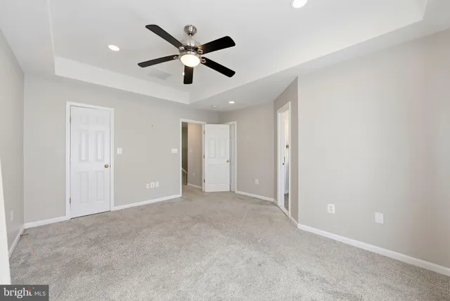 a view of an empty room with a ceiling fan