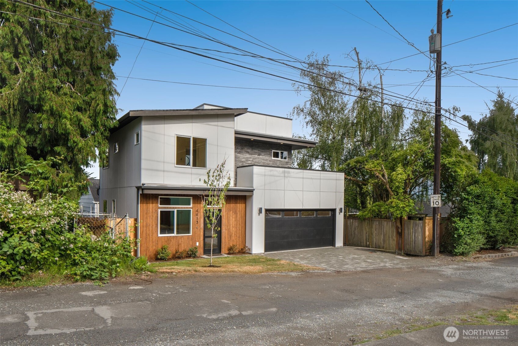 4413 50th Avenue Southwest Seattle, WA 98116 - Photo 2 of 36