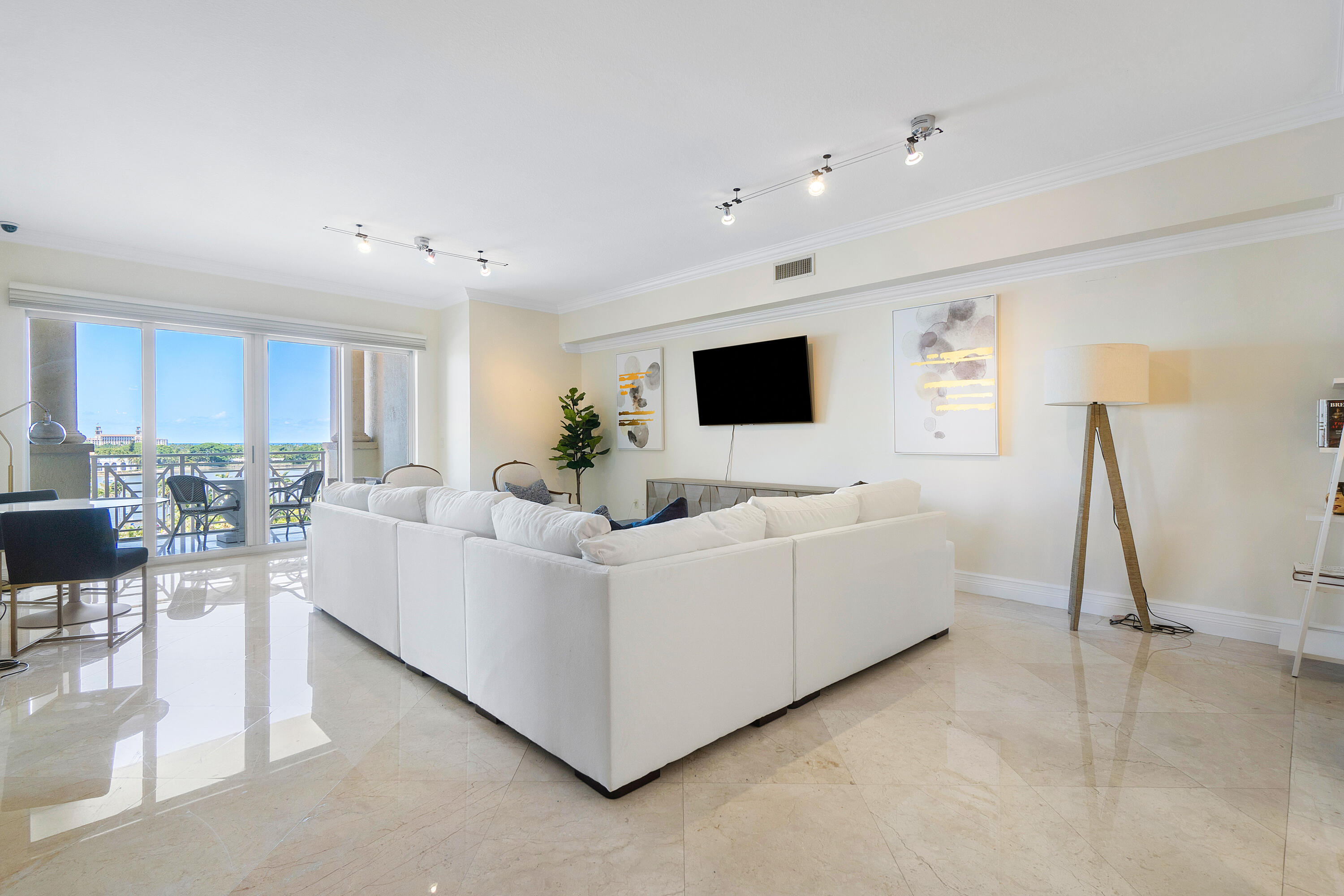 201 South Narcissus Avenue, Unit 605 West Palm Beach, FL 33401 - Photo 11 of 33 010-201SouthNarcissusAvenue-605-WestPalm