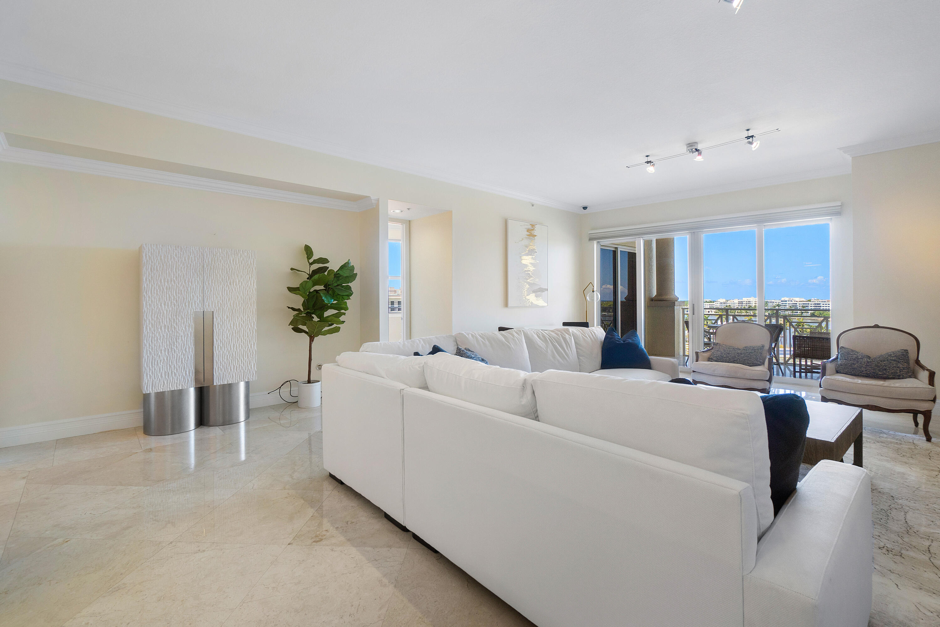 201 South Narcissus Avenue, Unit 605 West Palm Beach, FL 33401 - Photo 12 of 33 011-201SouthNarcissusAvenue-605-WestPalm