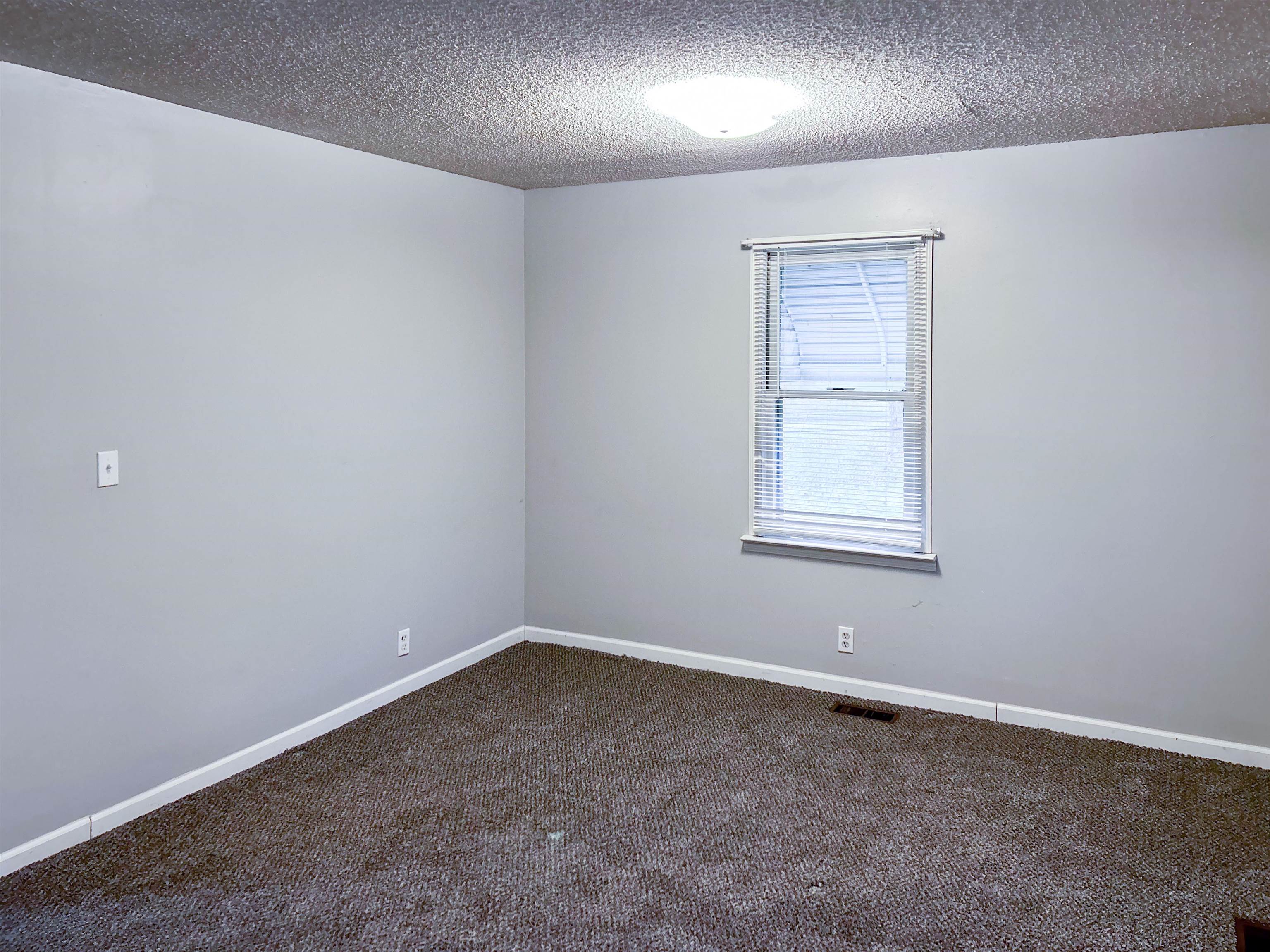 4242 North Belsay Road Flint, MI 48506 - Photo 10 of 16 50130768-ca8a1381-6937-46d8-abb0-7ae4a7bbb36d.JPG