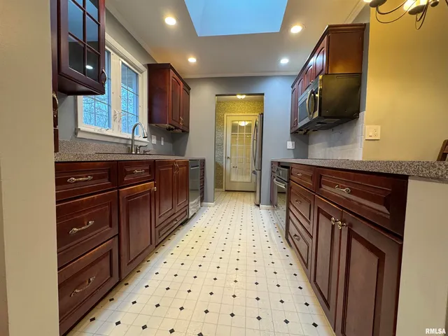 $189,000 | 8 Woodland Lane, Macomb, IL 61455