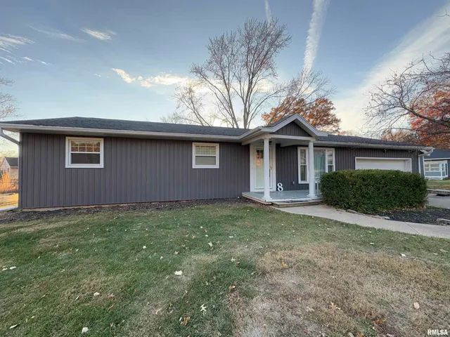 $189,000 | 8 Woodland Lane, Macomb, IL 61455