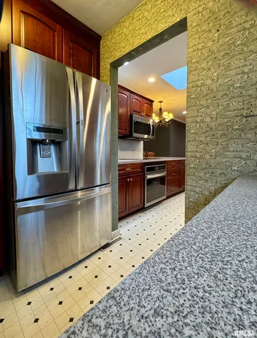 $189,000 | 8 Woodland Lane, Macomb, IL 61455