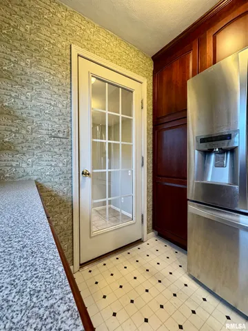 $189,000 | 8 Woodland Lane, Macomb, IL 61455