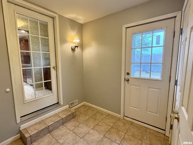 $189,000 | 8 Woodland Lane, Macomb, IL 61455