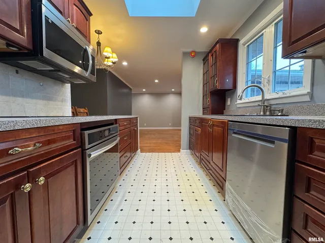 $189,000 | 8 Woodland Lane, Macomb, IL 61455