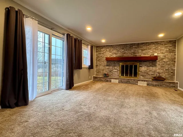 $189,000 | 8 Woodland Lane, Macomb, IL 61455