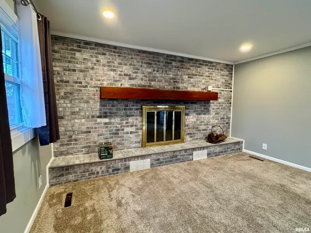 $189,000 | 8 Woodland Lane, Macomb, IL 61455
