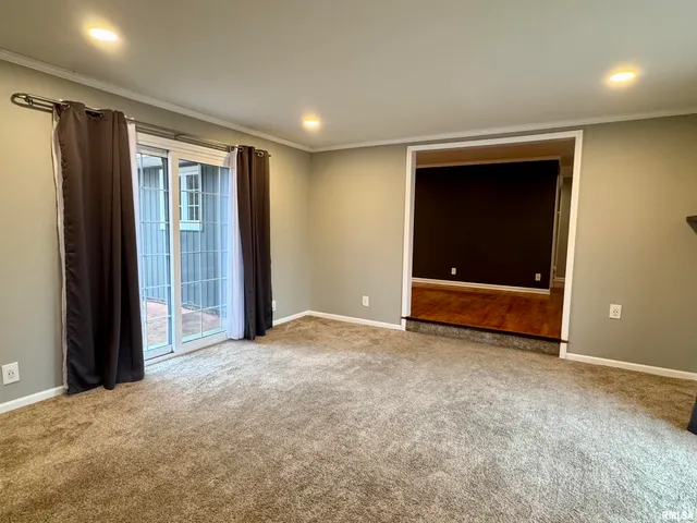 $189,000 | 8 Woodland Lane, Macomb, IL 61455