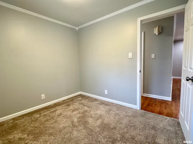 $189,000 | 8 Woodland Lane, Macomb, IL 61455