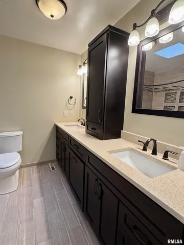 $189,000 | 8 Woodland Lane, Macomb, IL 61455