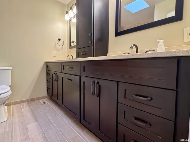 $189,000 | 8 Woodland Lane, Macomb, IL 61455