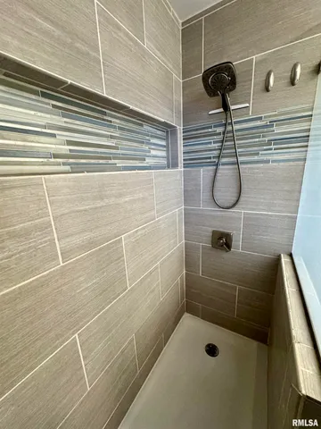 $189,000 | 8 Woodland Lane, Macomb, IL 61455