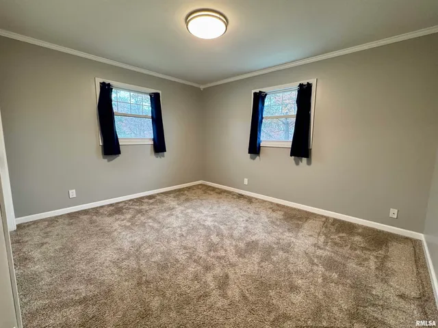 $189,000 | 8 Woodland Lane, Macomb, IL 61455