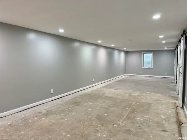 $189,000 | 8 Woodland Lane, Macomb, IL 61455