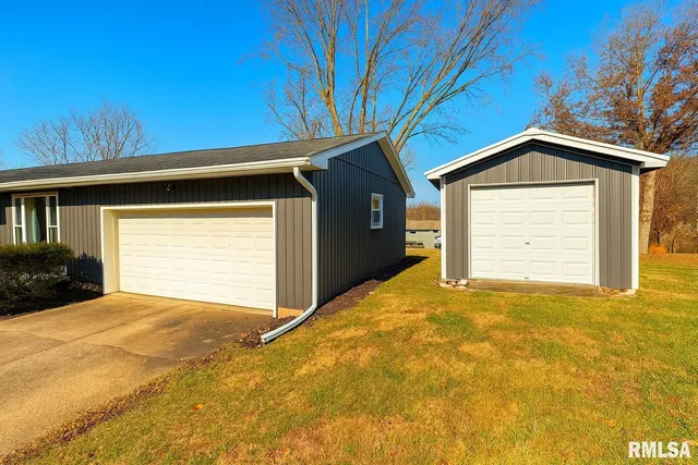 $189,000 | 8 Woodland Lane, Macomb, IL 61455