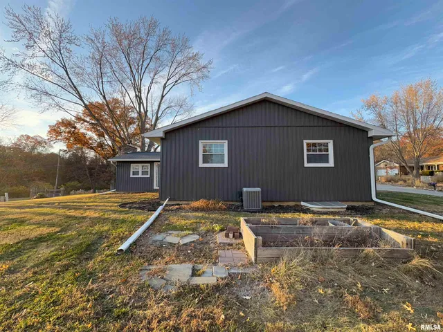 $189,000 | 8 Woodland Lane, Macomb, IL 61455