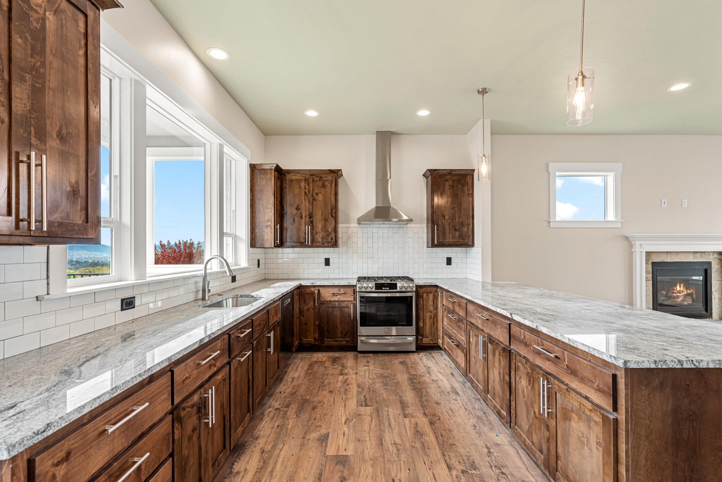4260 Falcon Ridge Terrace Medford, OR 97504 - Photo 10 of 46