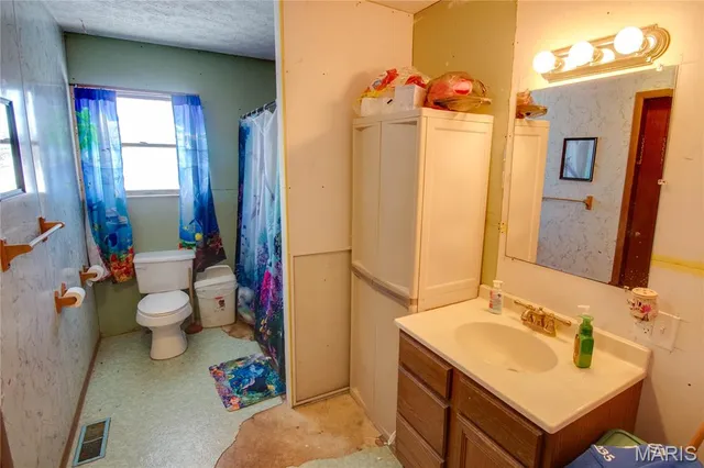 $1 | 302 North Elm Street, Medora, IL 62063