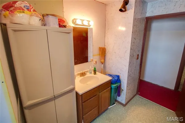 $150,000 | 302 North Elm Street, Medora, IL 62063