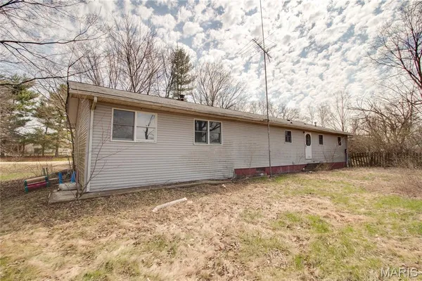 $150,000 | 302 North Elm Street, Medora, IL 62063
