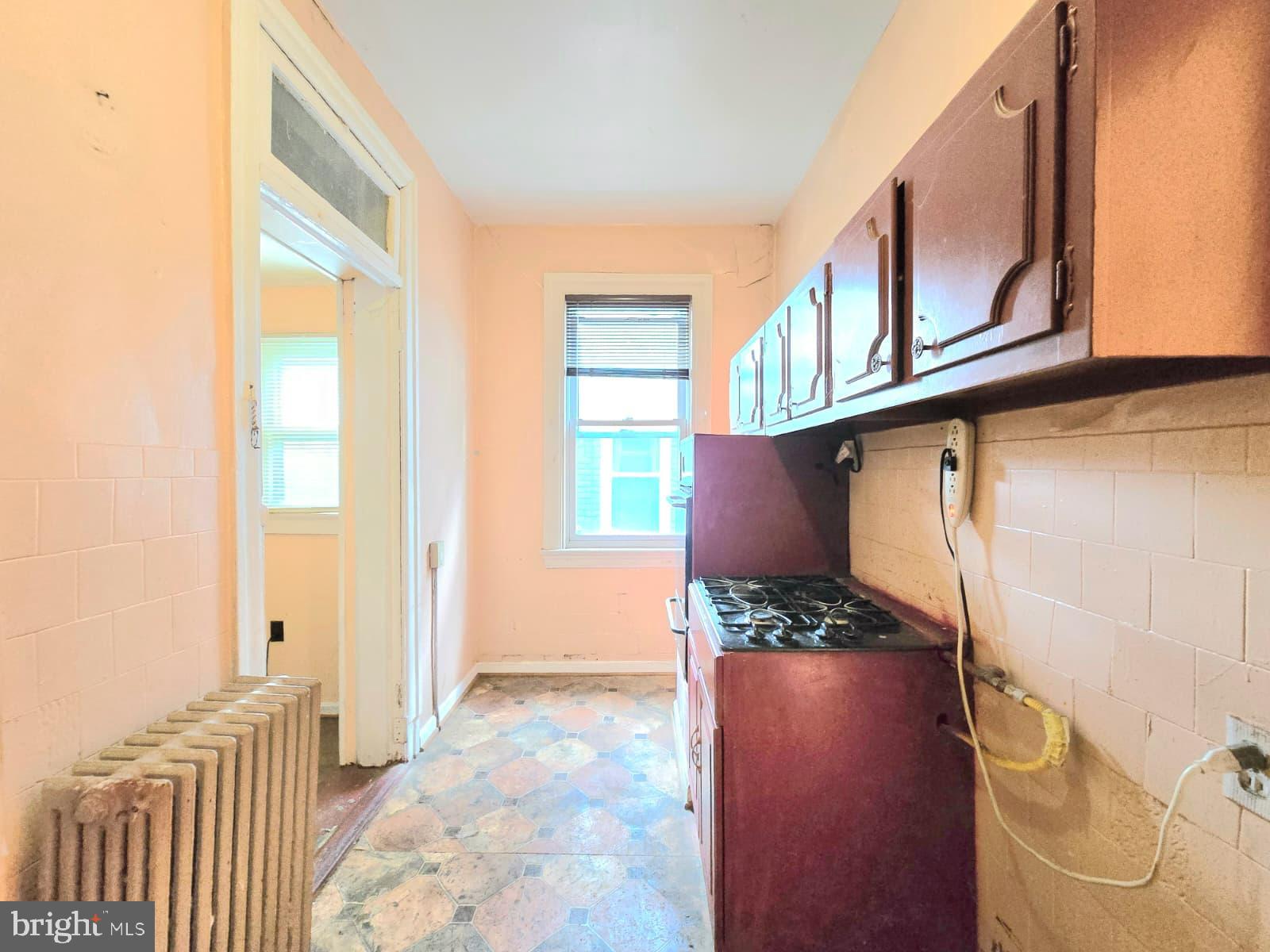 613 Roxboro Place Northwest Washington, DC 20011 - Photo 7 of 17 a view of an entryway