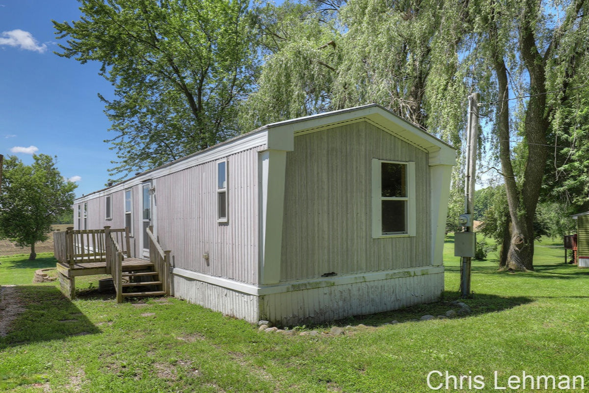 9443 Peck Road Greenville, MI 48838 - Photo 3 of 24 IMG_1002