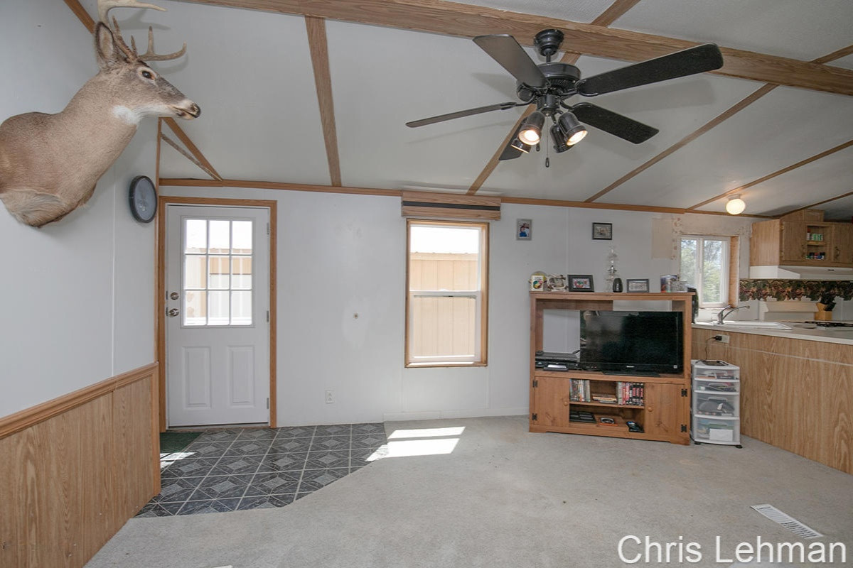 9443 Peck Road Greenville, MI 48838 - Photo 6 of 24 IMG_1005