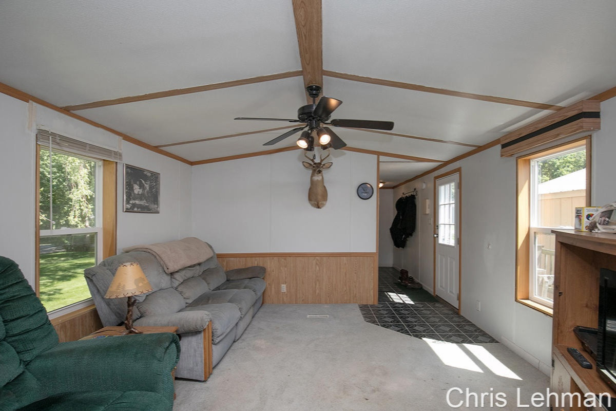 9443 Peck Road Greenville, MI 48838 - Photo 7 of 24 IMG_1006