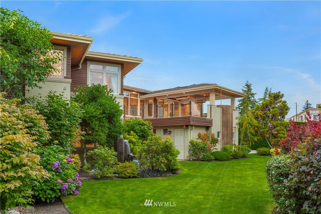 903 Belfair Road Bellevue, WA 98004 - Photo 32 of 36 a front view of a house with a yard