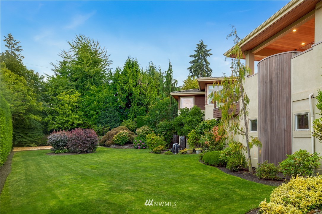 903 Belfair Road Bellevue, WA 98004 - Photo 33 of 36 a front view of a house with a yard