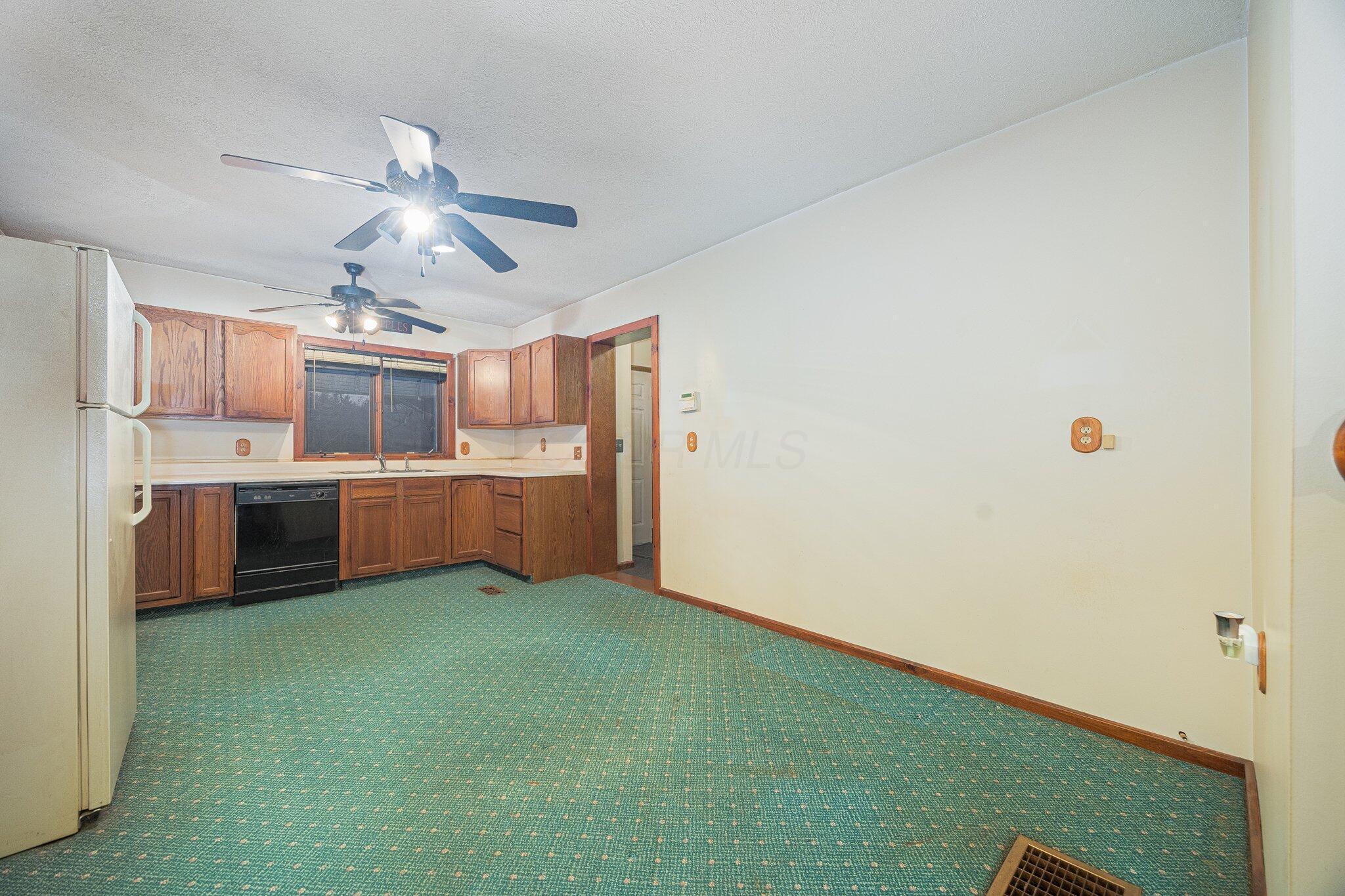 33404 Bowland Derr Road Logan, OH 43138 - Photo 21 of 61 Kitchen