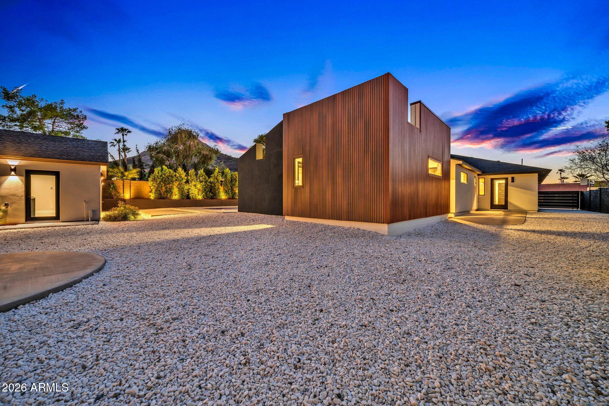 1955 East Greenway Road Phoenix, AZ 85022 - Photo 106 of 113 1955 E Greenway Rd Twilight-15