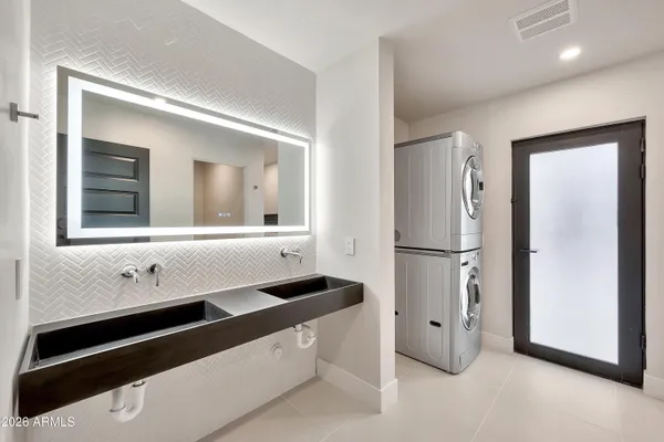 $1,870,000 | 1955 East Greenway Road, Phoenix, AZ 85022